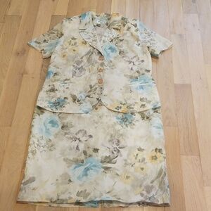 Beautiful summer women's suit, Size 14